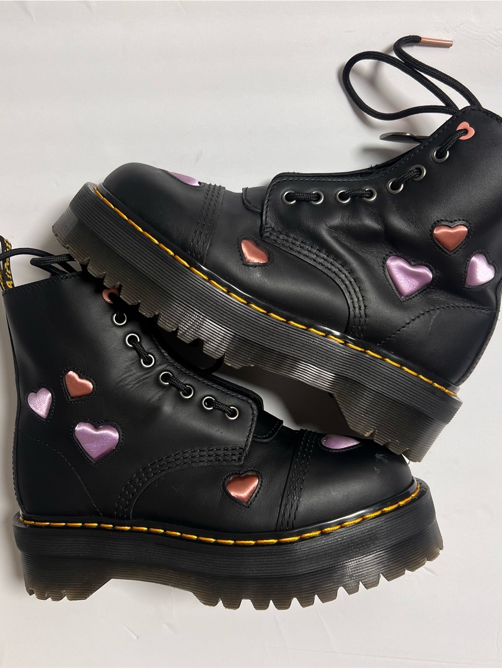 Dr. Martens SINCLAIR LEATHER HEART PLATFORM BOOTS